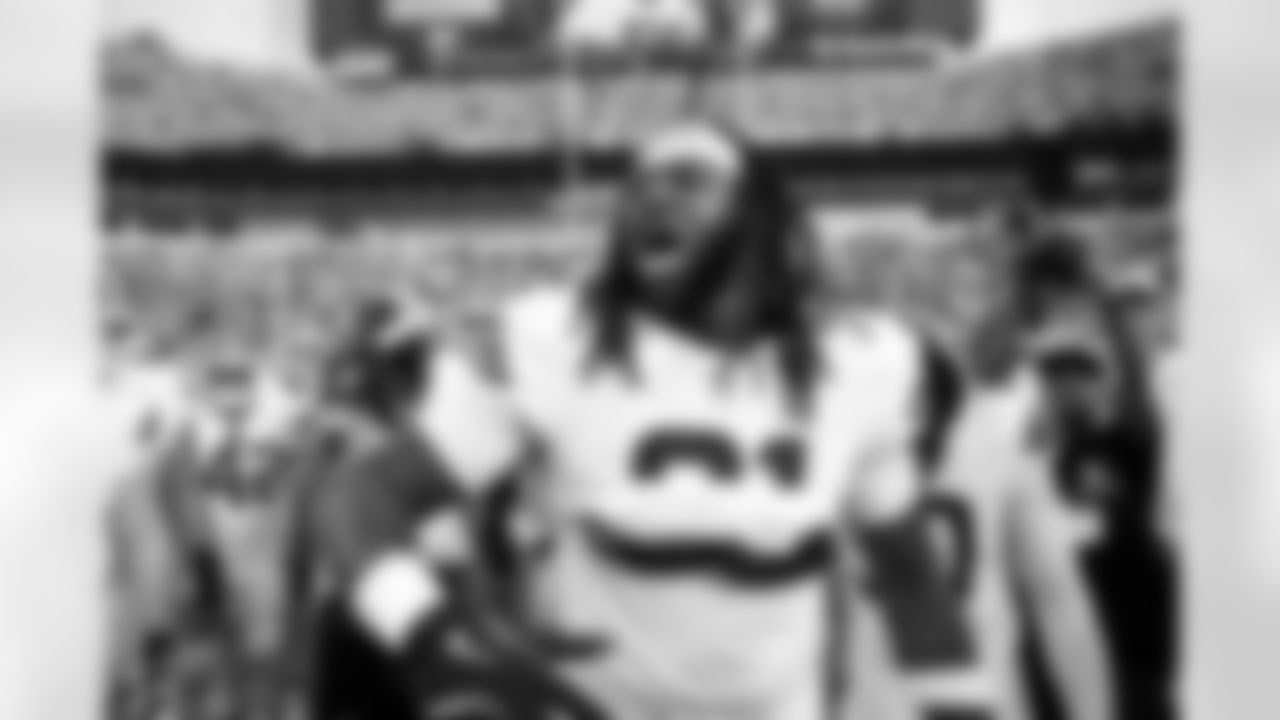 Defensive end Alex Wright (91) before a preseason NFL football game between the Cleveland Browns and Carolina Panthers on August 8, 2025 at Bank of America Stadium.