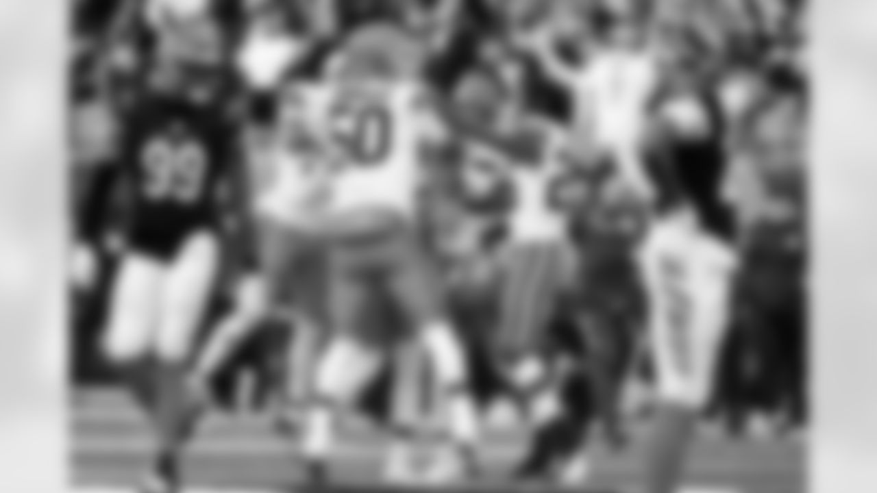 The Browns celebrate after a NFL football game between the Cleveland Browns and Cincinnati Bengals on January 4, 2026 at Paycor Stadium.