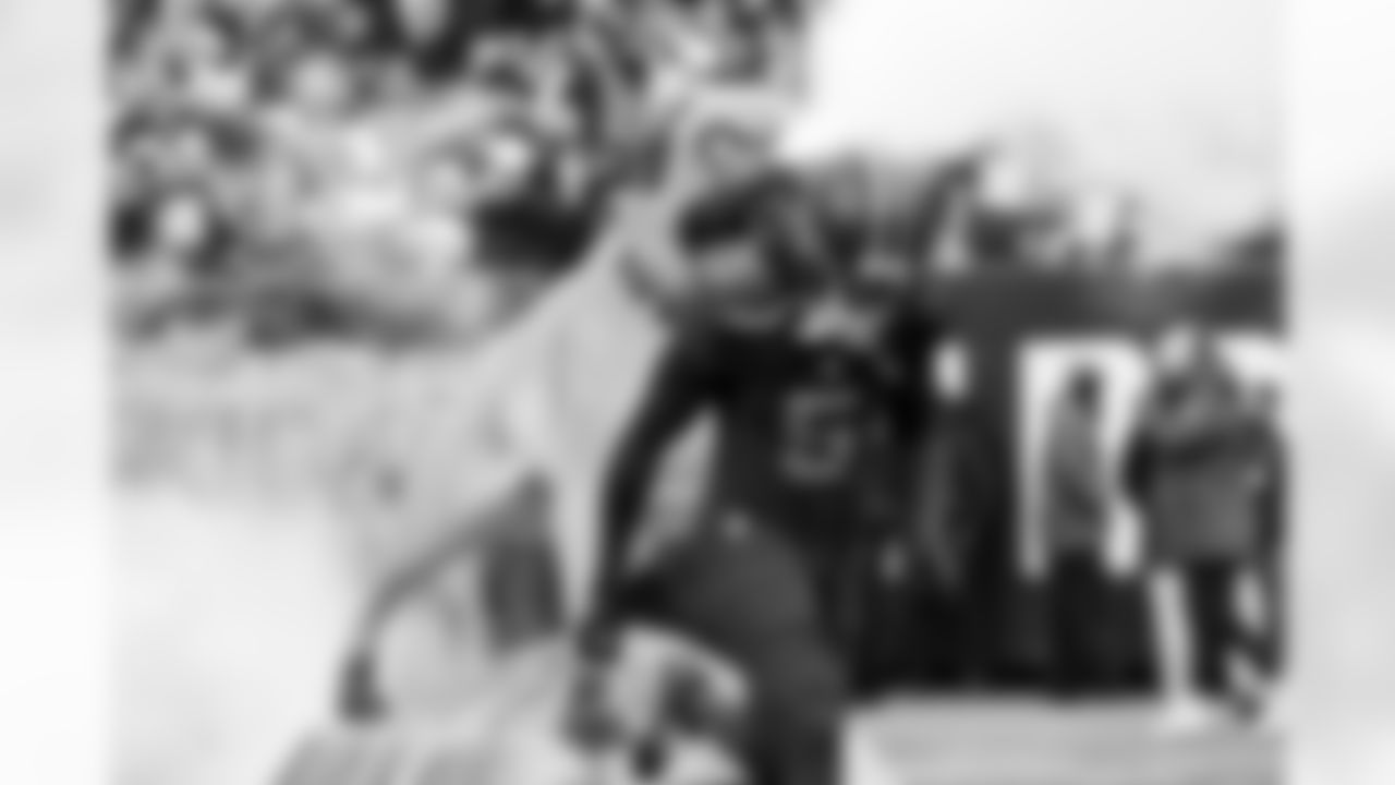 Safety Rayshawn Jenkins (5) before a NFL football game between the Tennessee Titans and Cleveland Browns on December 7, 2025 at Huntington Bank Field.