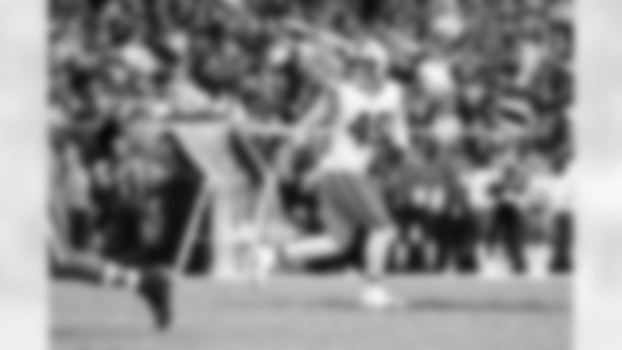 Linebacker Carson Schwesinger (49) during a NFL football game between the Cleveland Browns and Las Vegas Raiders on November 23, 2025 at Allegiant Stadium.