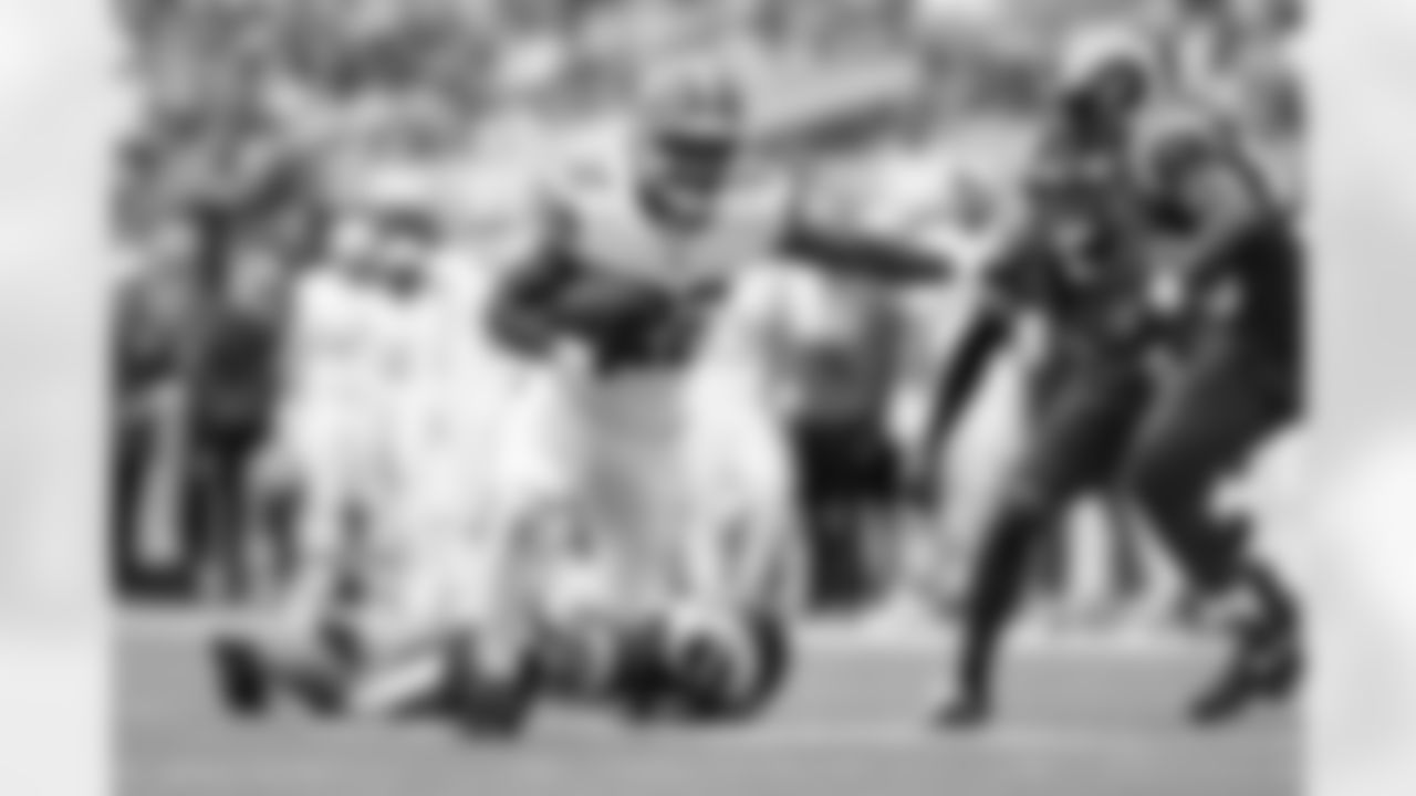 Running back Dylan Sampson (22)