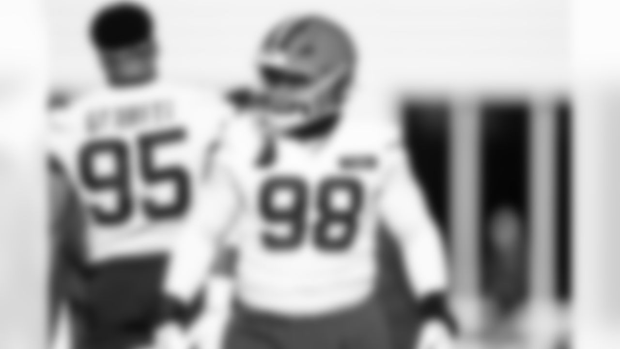 Defensive lineman Adin Huntington (98) during practice at CrossCountry Mortgage Campus on December 18, 2025.