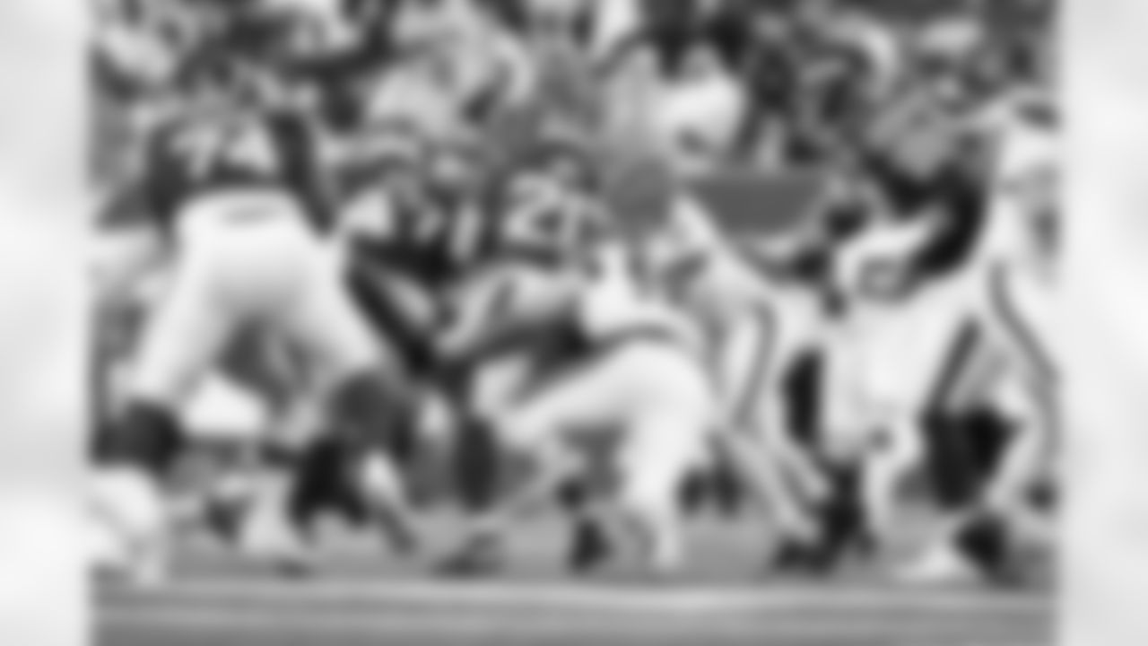 Defensive end Cameron Thomas (99) and Linebacker Jerome Baker (17) during a NFL football game between the Cleveland Browns and New York Jets on November 9, 2025 at MetLife Stadium.