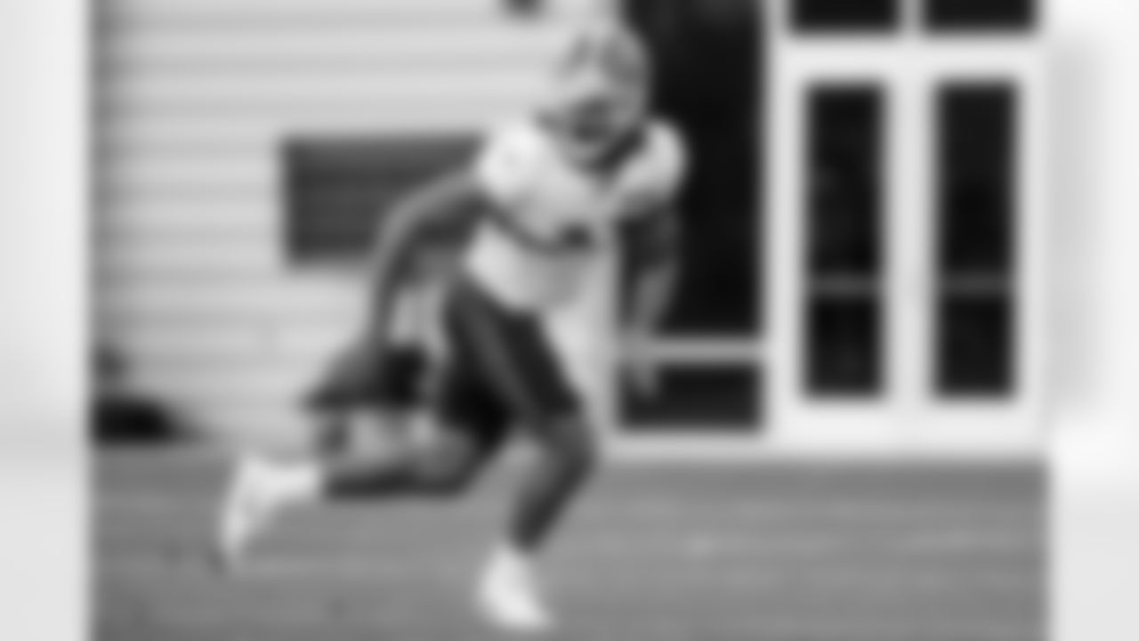 Safety Ronnie Hickman Jr. (33) during practice at CrossCountry Mortgage Campus on November 12, 2025.