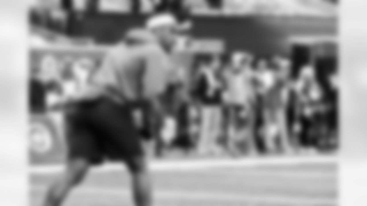 Wide receiver Cedric Tillman (19) before a NFL football game between the Cleveland Browns and New York Jets on November 9, 2025 at MetLife Stadium.