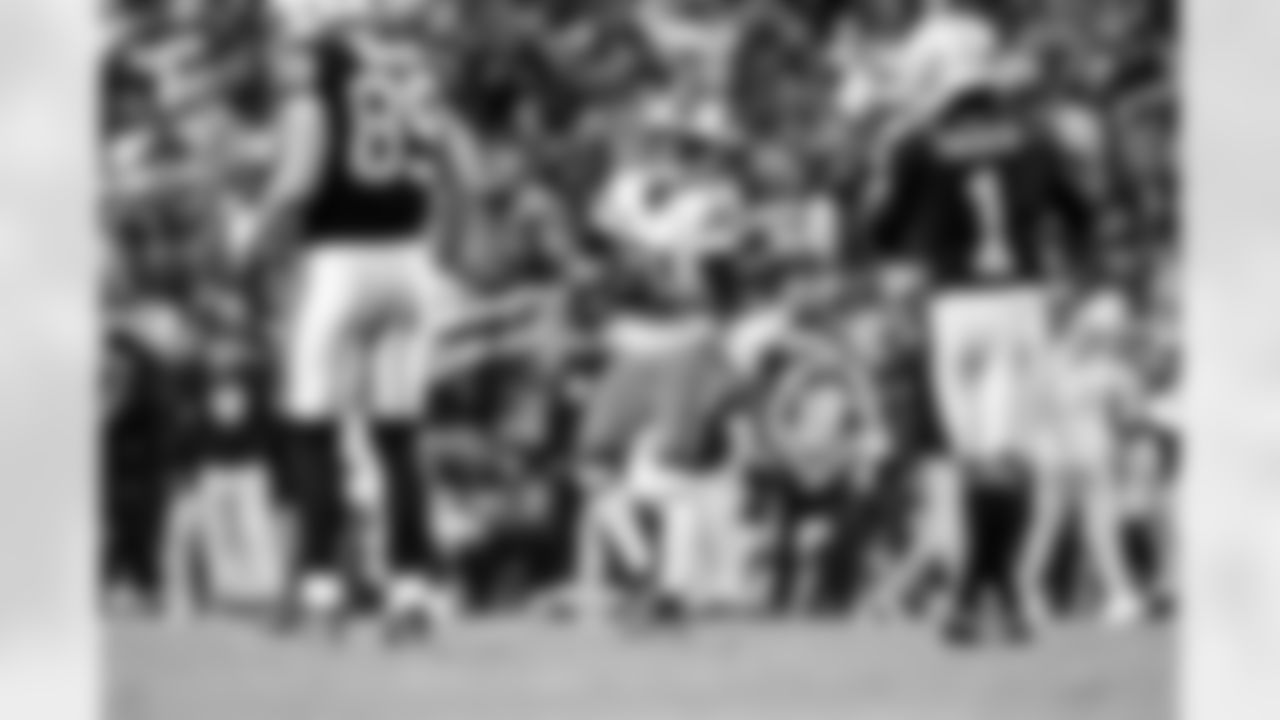 Cornerback Denzel Ward (21) during a NFL football game between the Cleveland Browns and Las Vegas Raiders on November 23, 2025 at Allegiant Stadium.