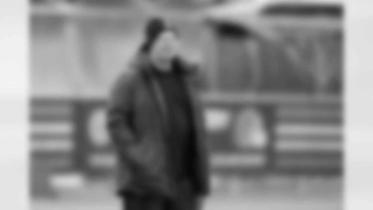 Quarterback Coach Bill Musgrave during practice at CrossCountry Mortgage Campus on December 26, 2025.