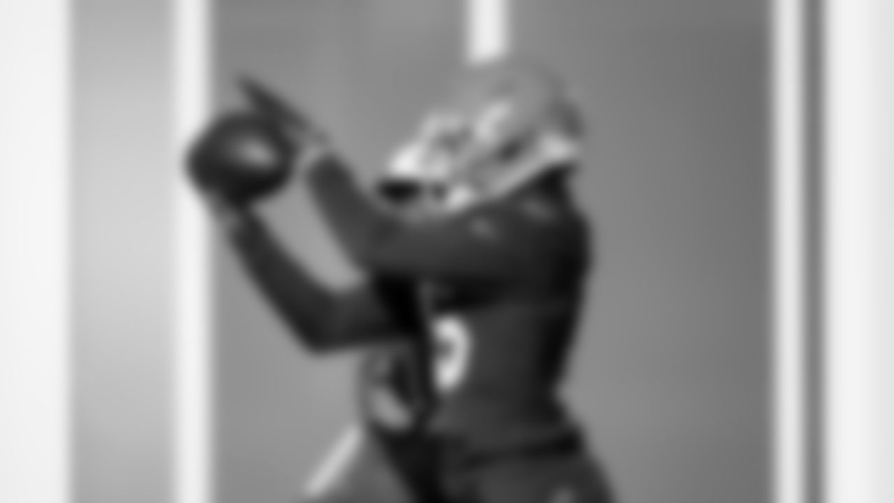 Wide receiver Isaiah Bond (16) during practice at CrossCountry Mortgage Campus on December 18, 2025.