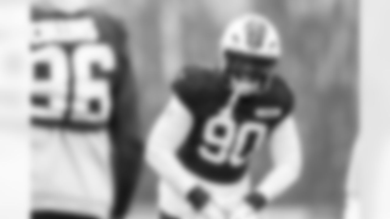 Defensive end K.J. Henry (90) during practice at CrossCountry Mortgage Campus on November 19, 2025.