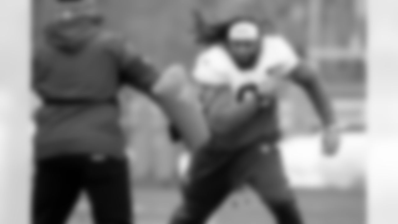 Defensive end Alex Wright (91) during practice at CrossCountry Mortgage Campus on December 3, 2025.