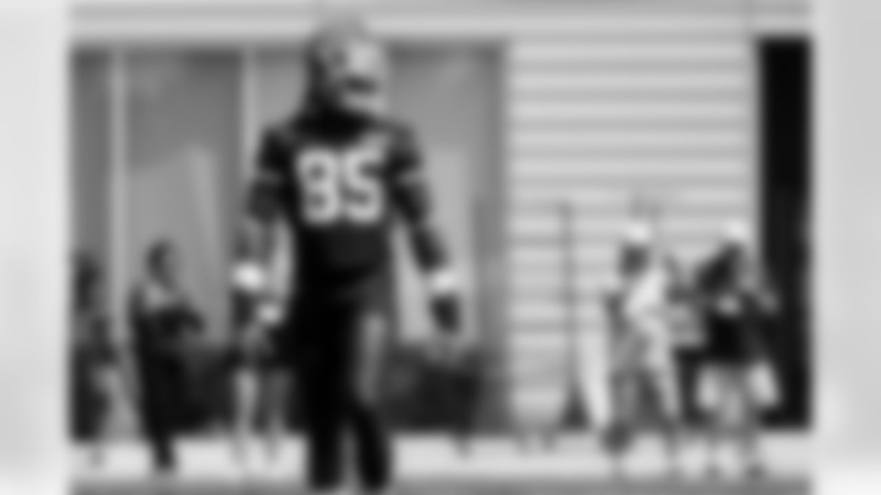 Tight end David Njoku (85) during the second day of mandatory minicamp at CrossCountry Mortgage Campus on June 11, 2025.