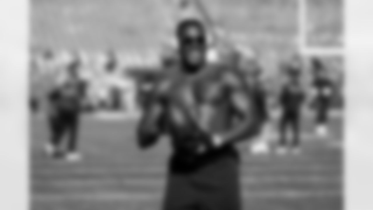Tight end David Njoku (85) before a NFL football game between the Cleveland Browns and New England Patriots on October 26, 2025 at Gillette Stadium.