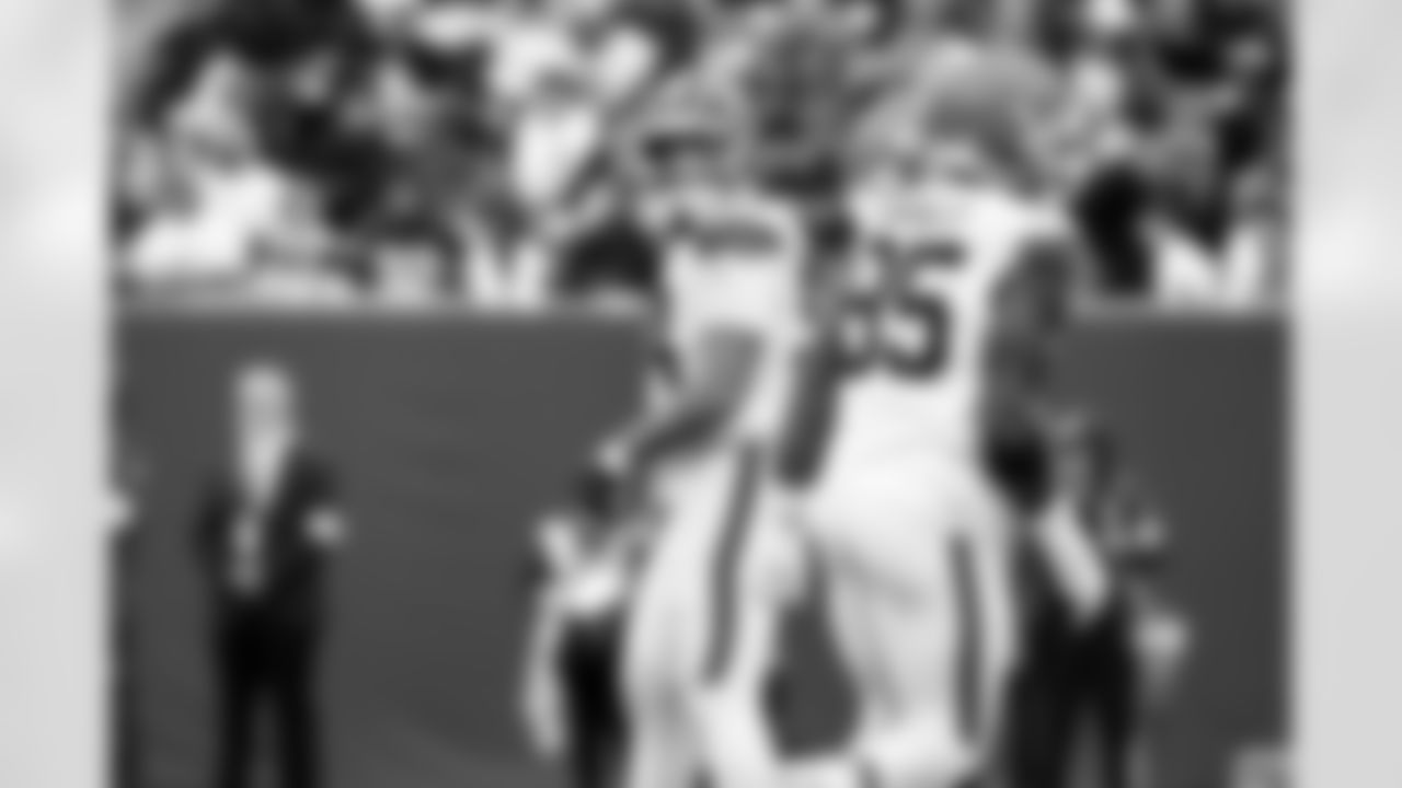 Defensive tackle Mason Graham (94) and Defensive end Myles Garrett (95) during a NFL football game between the Cleveland Browns and New York Jets on November 9, 2025 at MetLife Stadium.