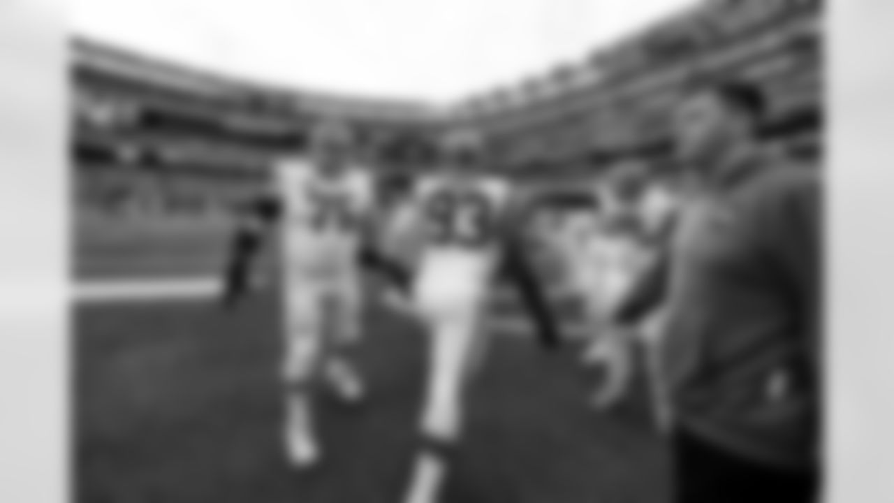 Offensive guard Joel Bitonio (75) and Defensive tackle Shelby Harris (93) before a NFL football game between the Cleveland Browns and New York Jets on November 9, 2025 at MetLife Stadium.