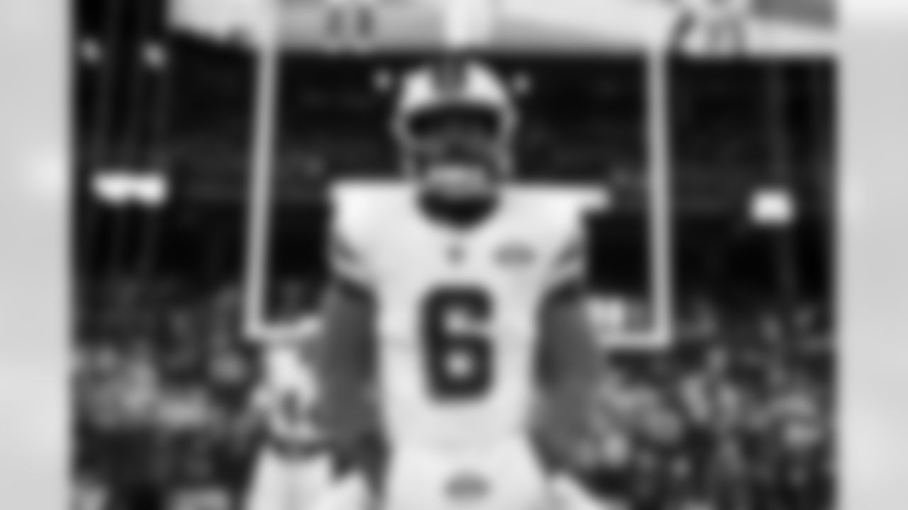 Linebacker Jeremiah Owusu-Koramoah (6) before a NFL football game between the New York Jets and Cleveland Browns on Thursday Night Football on December 28, 2023 at Cleveland Browns Stadium.