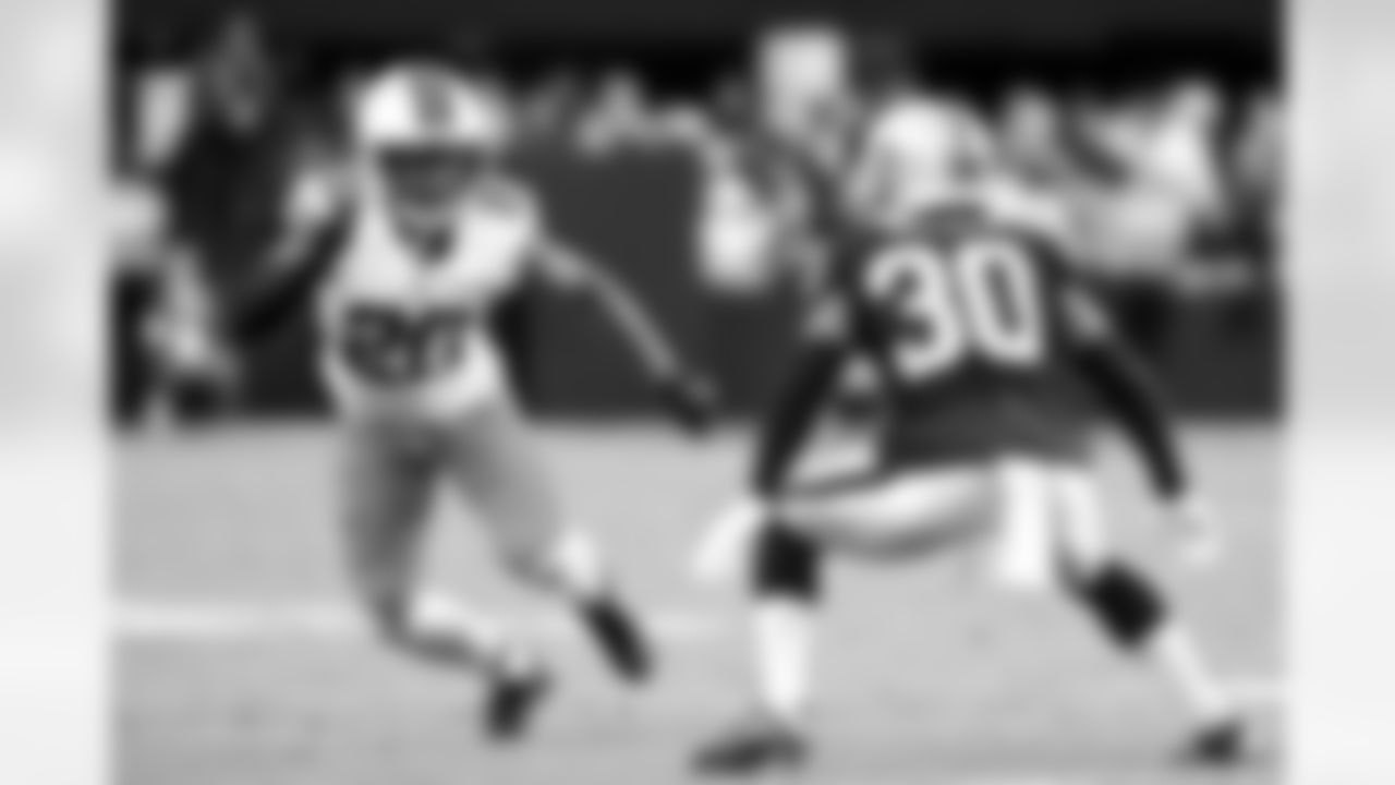 Defensive back D'Angelo Ross (20) during a NFL football game between the Cleveland Browns and Las Vegas Raiders on November 23, 2025 at Allegiant Stadium.