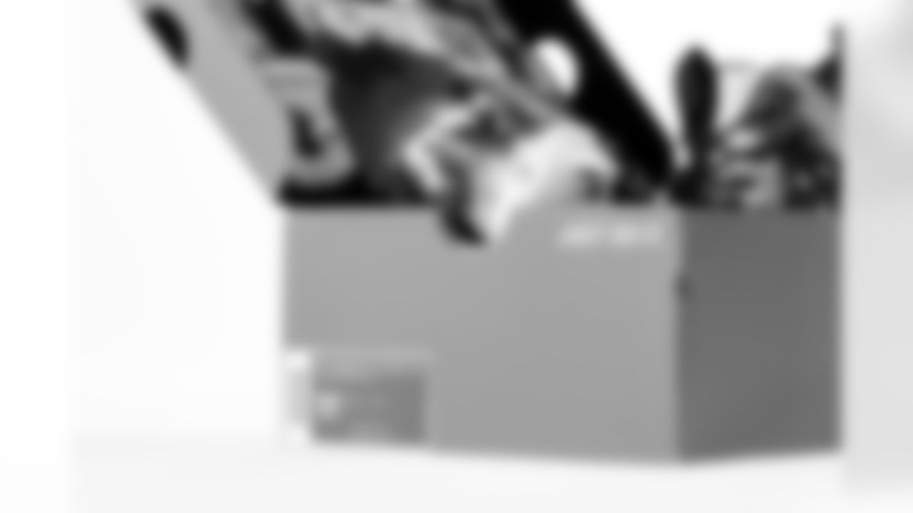 Offensive guard Wyatt Teller (77) - Folds of Honor