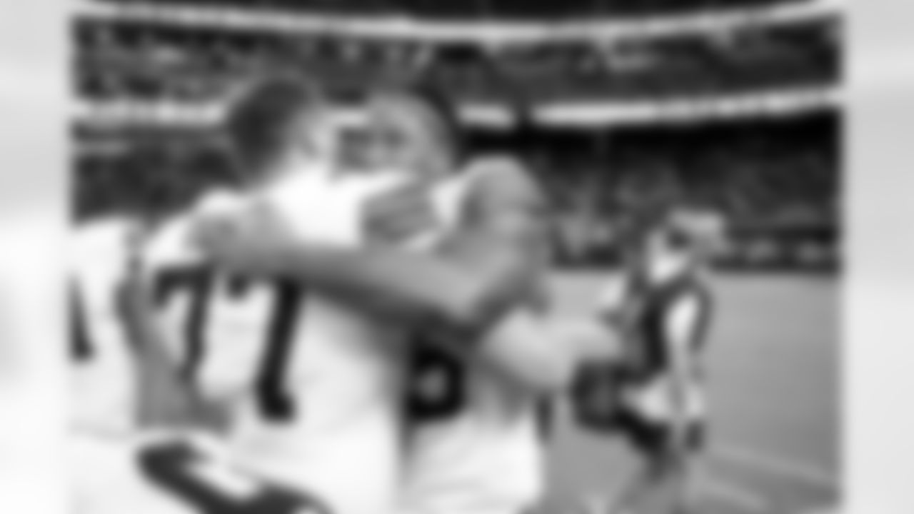 The Browns celebrate after a NFL football game between the Cleveland Browns and Las Vegas Raiders on November 23, 2025 at Allegiant Stadium.