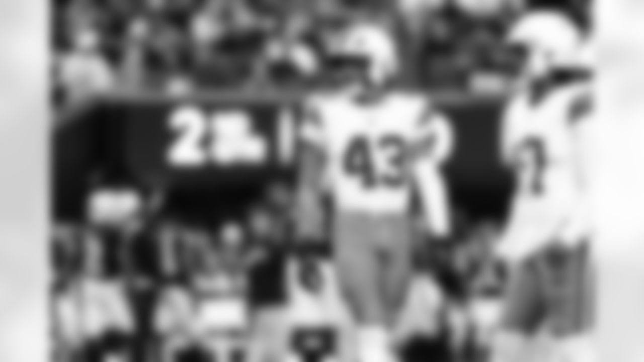 Linebacker Mohamoud Diabate (43)