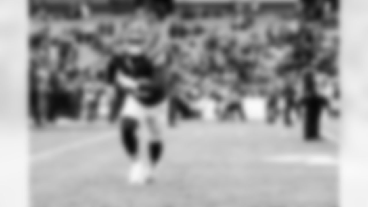 Linebacker Easton Mascarenas-Arnold (42)