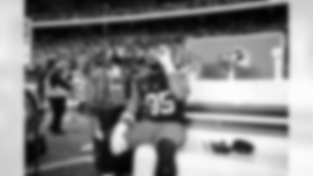 The Browns celebrate after a NFL football game between the Pittsburgh Steelers and Cleveland Browns on December 28, 2025 at Huntington Bank Field.