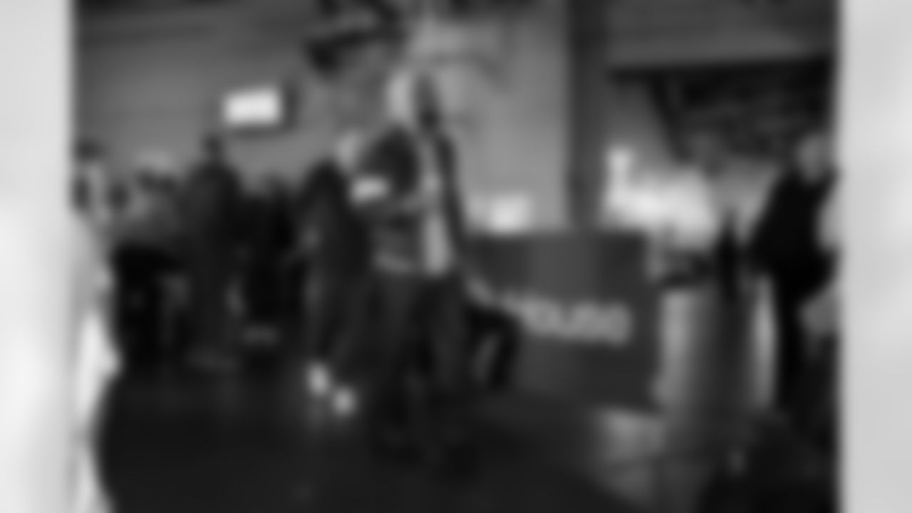 Cornerback Denzel Ward (21) before a NFL football game between the Cleveland Browns and New York Jets on November 9, 2025 at MetLife Stadium.