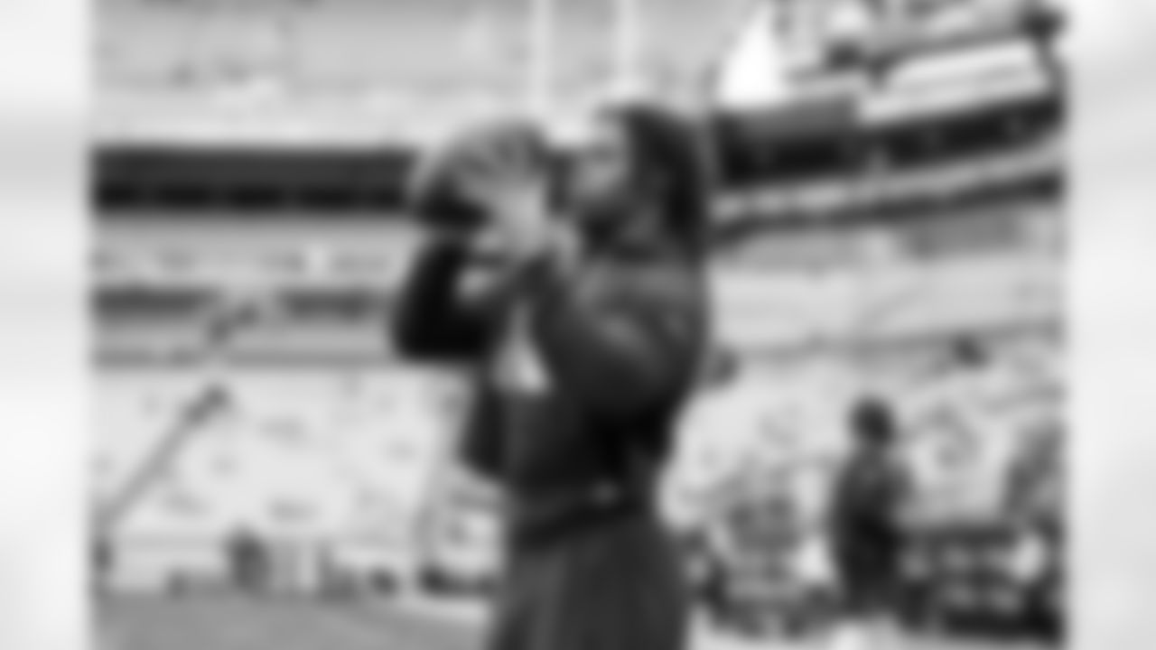 Running back Quinshon Judkins (10) before a NFL football game between the Cleveland Browns and Pittsburgh Steelers on October 12, 2025 at Acrisure Stadium.