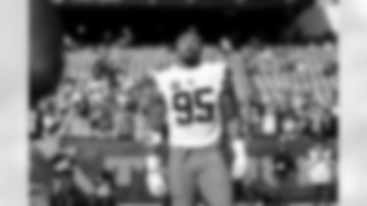 Defensive end Myles Garrett (95) before a NFL football game between the Cleveland Browns and Cincinnati Bengals on January 4, 2026 at Paycor Stadium.