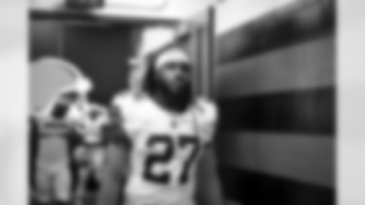 Running back D'Onta Foreman (27) before a preseason NFL football game between the Minnesota Vikings and Cleveland Browns on August 17, 2024 at Cleveland Browns Stadium.