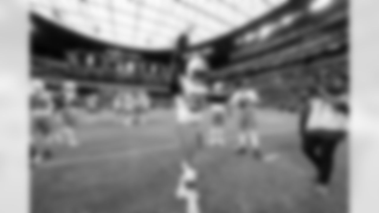 Linebacker Devin Bush (30) before a NFL football game between the Cleveland Browns and Las Vegas Raiders on November 23, 2025 at Allegiant Stadium.