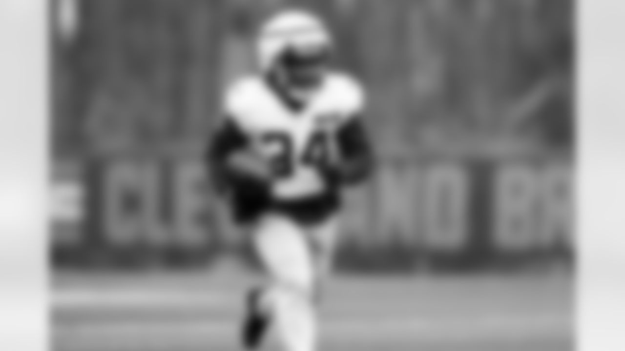 Running back Jerome Ford (34) during practice at CrossCountry Mortgage Campus on November 19, 2025.