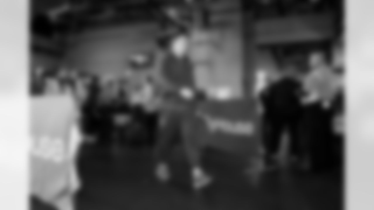 Offensive tackle Jack Conklin (78) before a NFL football game between the Cleveland Browns and New York Jets on November 9, 2025 at MetLife Stadium.