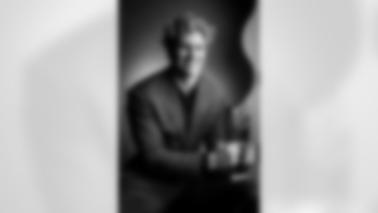 AP Defensive Rookie of the Year Cleveland Browns linebacker Carson Schwesinger (49) poses for a portrait during the NFL Honors awards show on Thursday, February 5, 2026 in San Francisco.