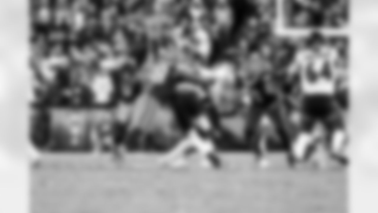 Defensive lineman Adin Huntington (98) during a NFL football game between the Baltimore Ravens and Cleveland Browns on November 16, 2025 at Huntington Bank Field.