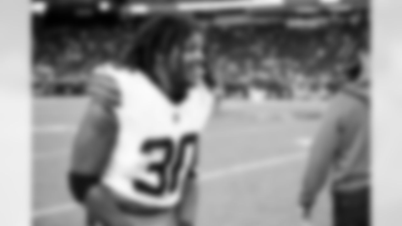 The Browns celebrate after a NFL football game between the Cleveland Browns and Las Vegas Raiders on November 23, 2025 at Allegiant Stadium.