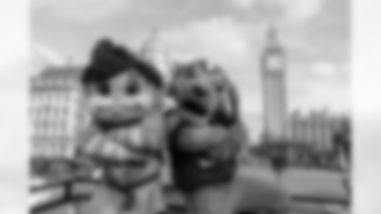 Brownie and Chomps on a Double Decker Bus Tour in Downtown London on October 1, 2025.