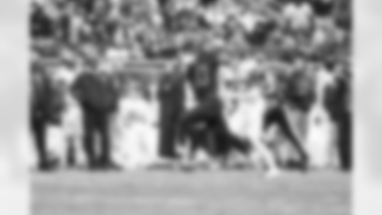 Running back Quinshon Judkins (10) during a NFL football game between the Tennessee Titans and Cleveland Browns on December 7, 2025 at Huntington Bank Field.