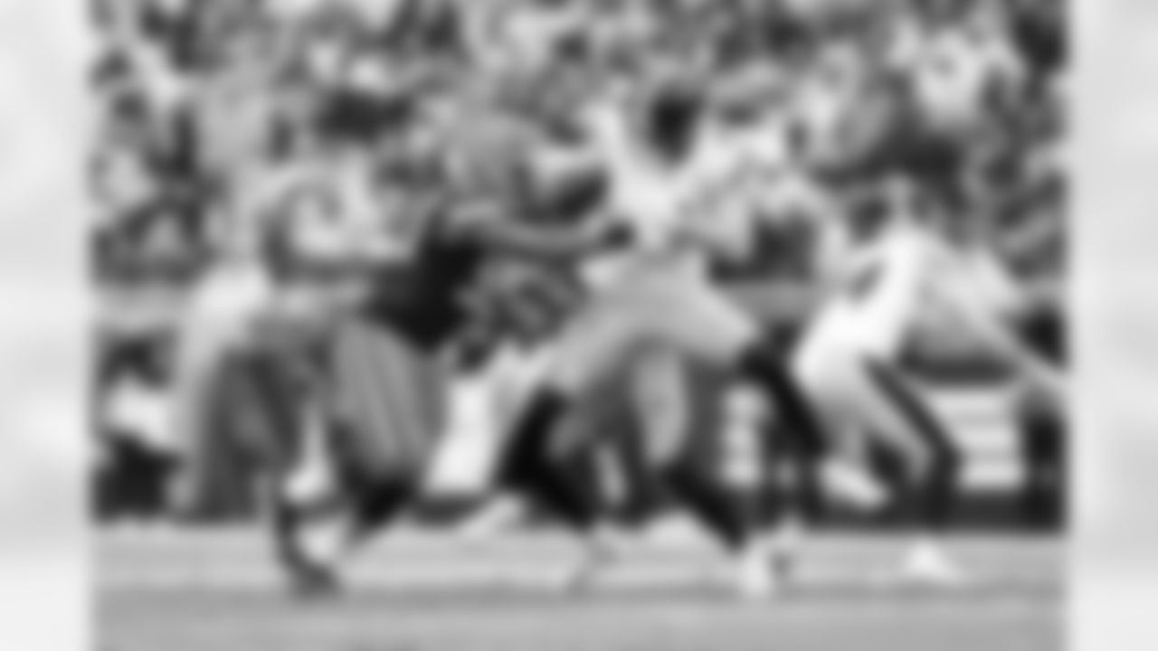 Defensive lineman Adin Huntington (98) during a NFL football game between the Pittsburgh Steelers and Cleveland Browns on December 28, 2025 at Huntington Bank Field.