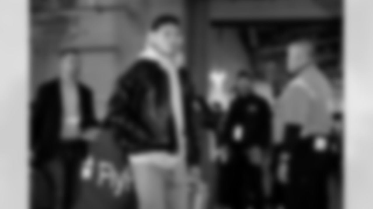 Quarterback Dillon Gabriel (8) before a NFL football game between the Cleveland Browns and New York Jets on November 9, 2025 at MetLife Stadium.