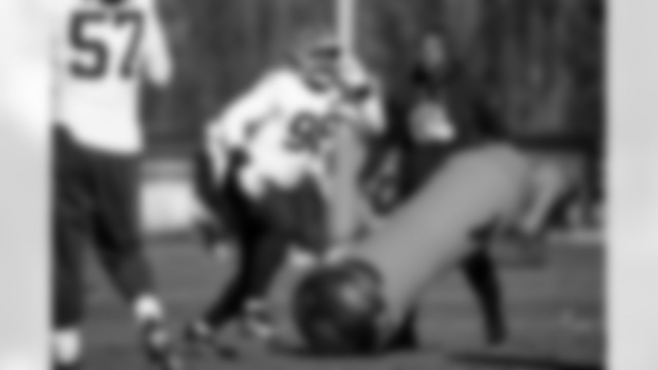 Defensive lineman Adin Huntington (98) during practice at CrossCountry Mortgage Campus on November 13, 2025.