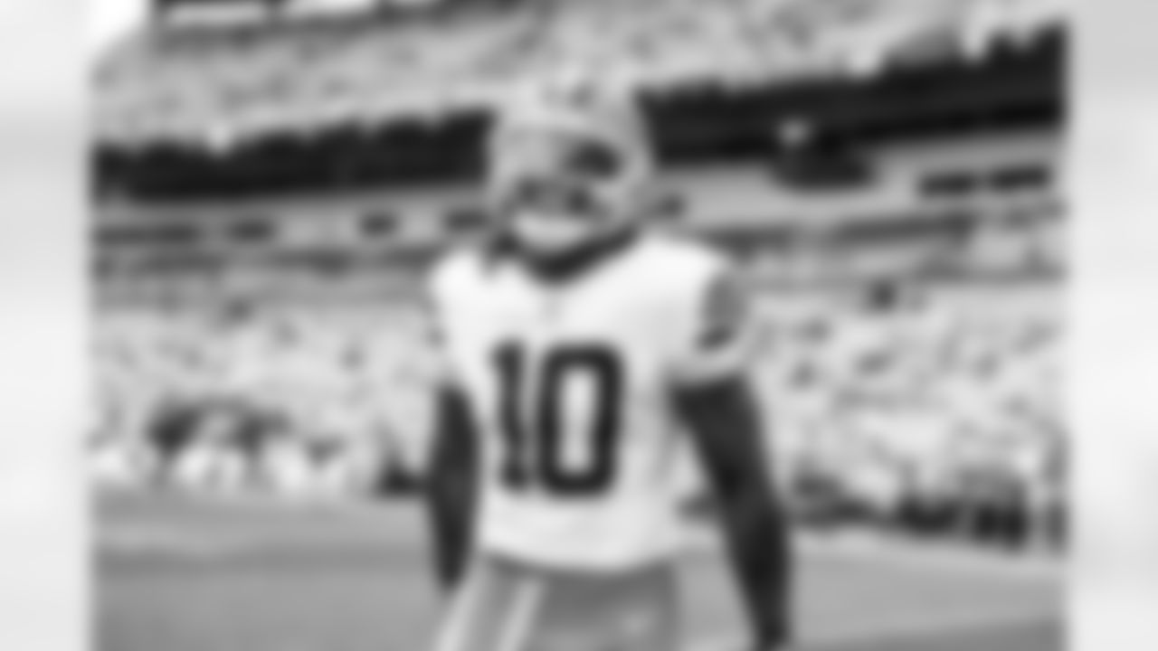 Running back Quinshon Judkins (10) before a NFL football game between the Cleveland Browns and Pittsburgh Steelers on October 12, 2025 at Acrisure Stadium.