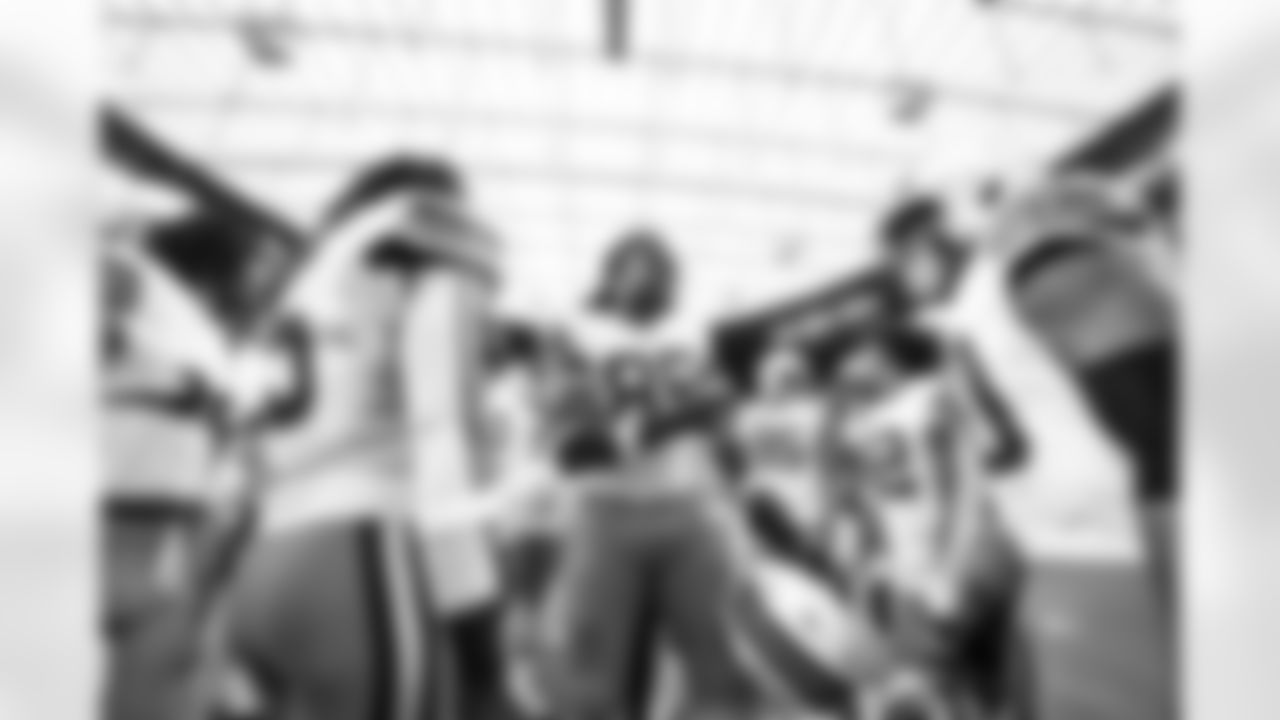 Tight end David Njoku (85) before a NFL football game between the Cleveland Browns and Las Vegas Raiders on November 23, 2025 at Allegiant Stadium.