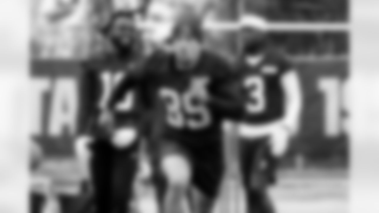 Wide receiver Kaden Davis (89)