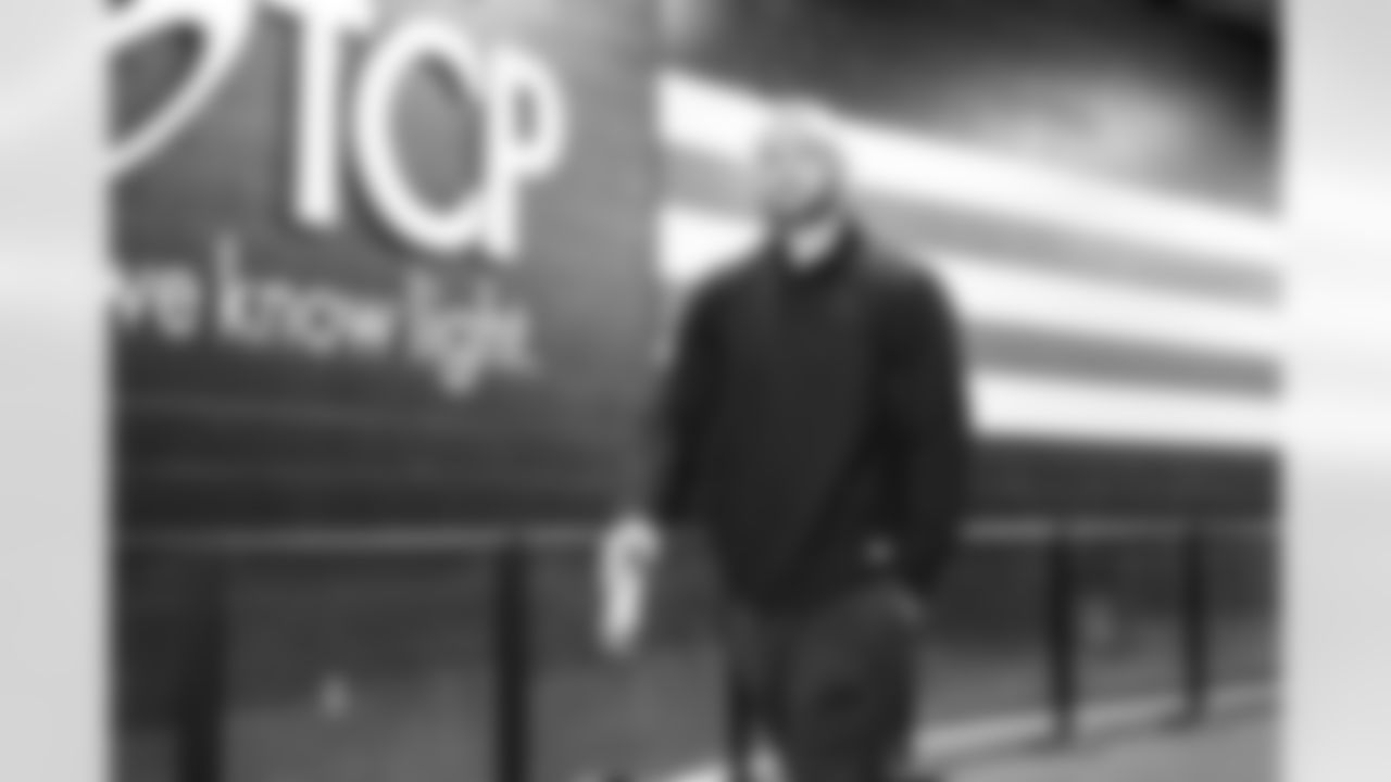 Tight end Brenden Bates (82) before a NFL football game between the Pittsburgh Steelers and Cleveland Browns on December 28, 2025 at Huntington Bank Field.