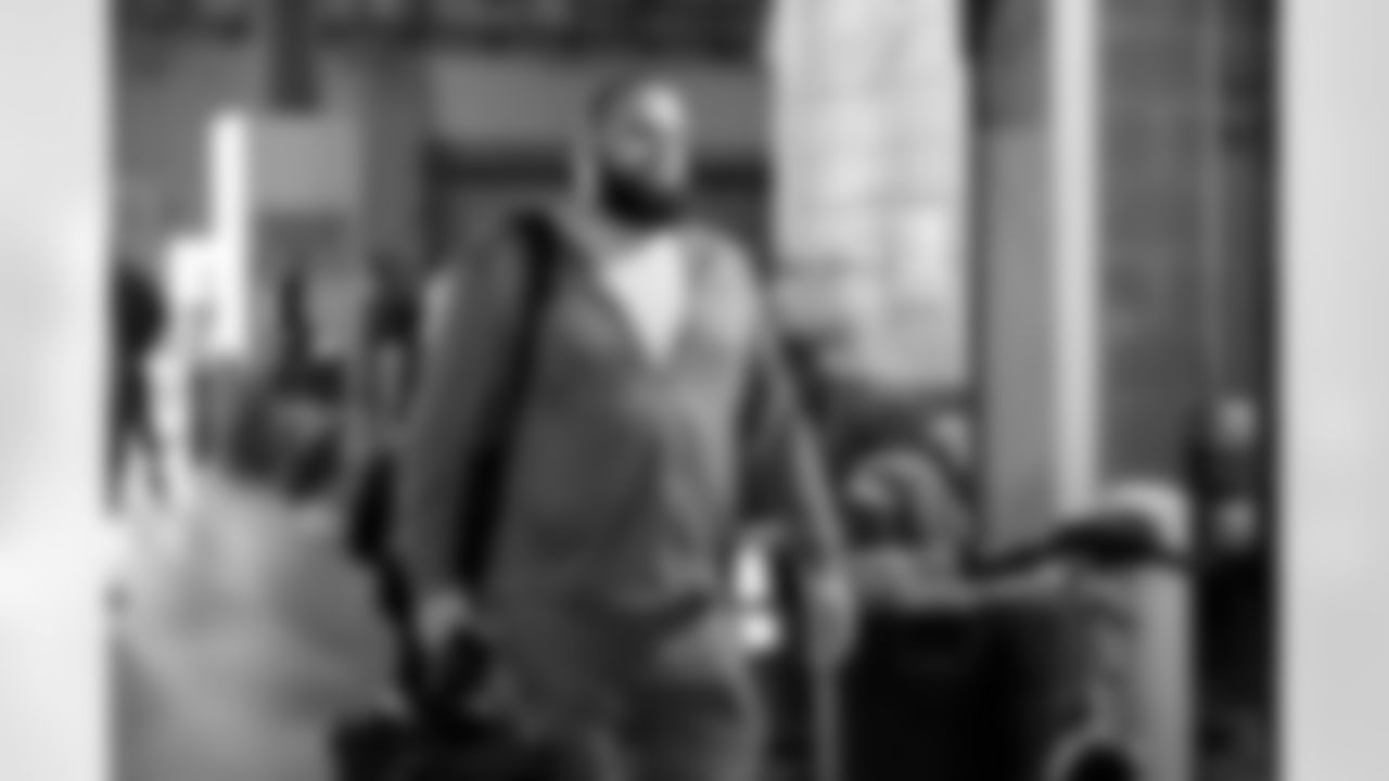 Offensive guard Joel Bitonio (75) before a NFL football game between the Cleveland Browns and New York Jets on November 9, 2025 at MetLife Stadium.