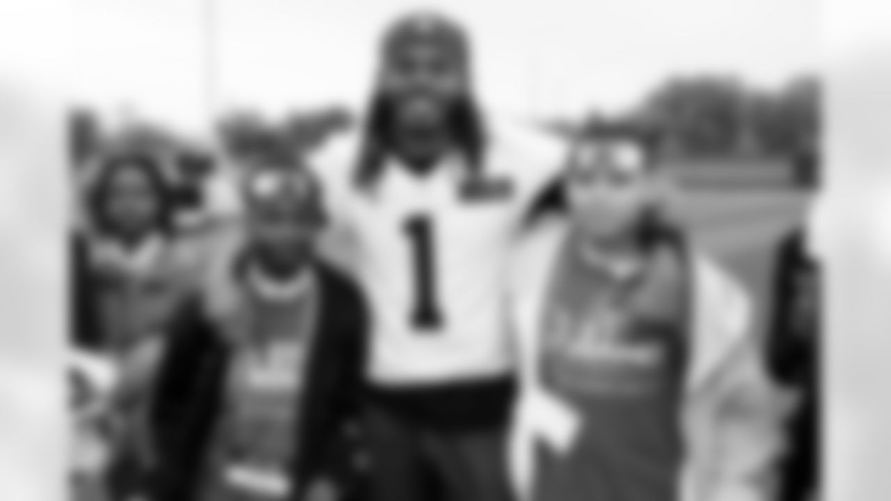 Stay in the Game! guests and Cornerback Martin Emerson Jr. (1) during the first day of OTAs at CrossCountry Mortgage Campus on May 27, 2025.