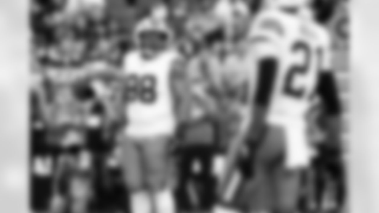 Defensive lineman Adin Huntington (98)