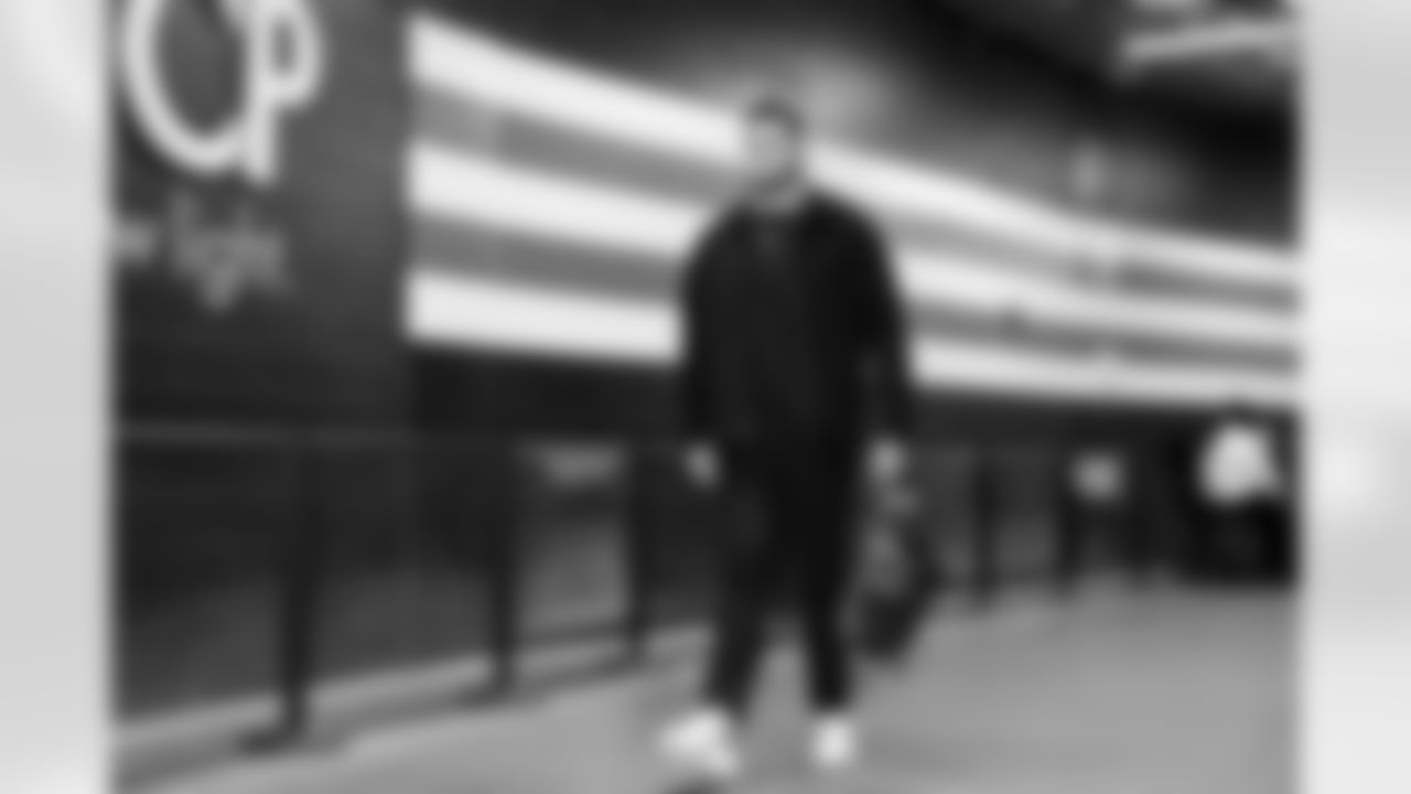 Offensive guard Zak Zinter (70) before a NFL football game between the Tennessee Titans and Cleveland Browns on December 7, 2025 at Huntington Bank Field.