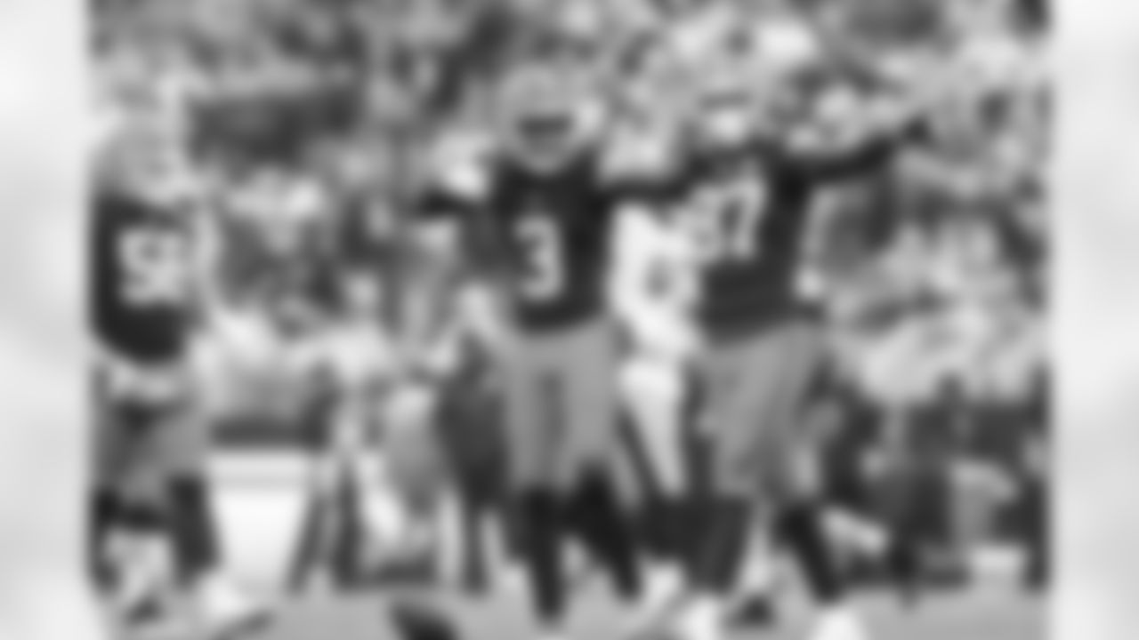 Wide receiver Jerry Jeudy (3) and Tight end Sal Cannella (87) during a NFL football game between the Pittsburgh Steelers and Cleveland Browns on December 28, 2025 at Huntington Bank Field.