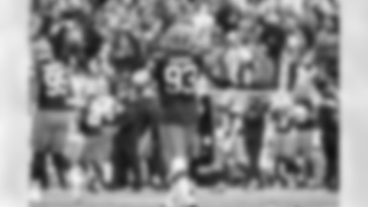 Defensive tackle Shelby Harris (93) during a NFL football game between the Pittsburgh Steelers and Cleveland Browns on December 28, 2025 at Huntington Bank Field.